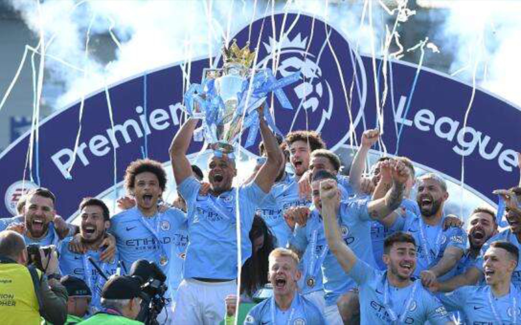 届屈居第三 届屈居第三